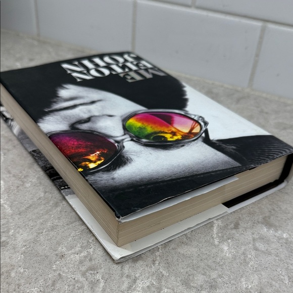 Elton John Autobiography « Me Elton » Hardcover Book. Like new! - Picture 3 of 6